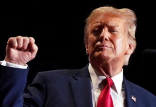 ÔNG TRUMP CẢNH BÁO VỀ 'BỂ MÁU' VỚI NGÀNH ÔTÔ MỸ NẾU THẤT CỬ