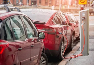 NGƯỜI MỸ ĐẮN ĐO GIỮA HAI CON ĐƯỜNG LỰA CHỌN XE ĐIỆN HAY HYBRID