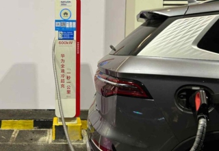 Trung Quốc khiến thế giới choáng váng: Tạo ra bộ sạc siêu thực trong 8 phút đi được 600km, biến việc nạp năng lượng cho xe điện nhanh như đổ xăng